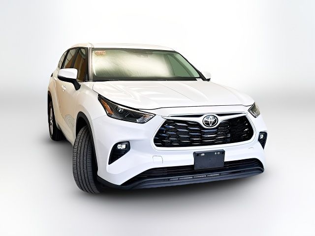 2023 Toyota Highlander LE