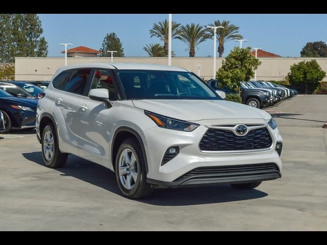 2023 Toyota Highlander LE