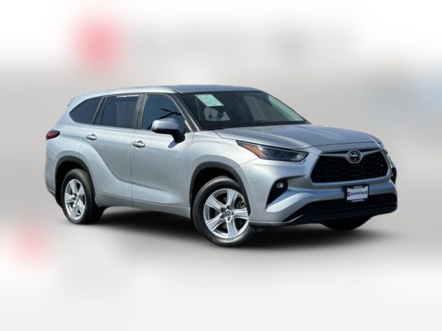 2023 Toyota Highlander LE