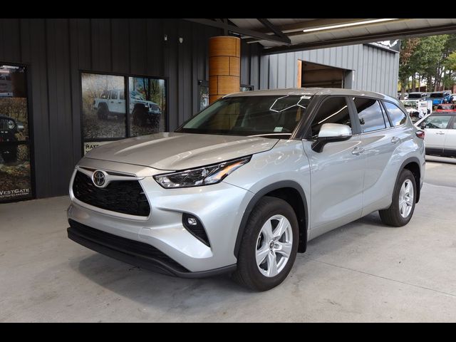 2023 Toyota Highlander LE