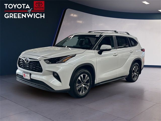 2023 Toyota Highlander LE