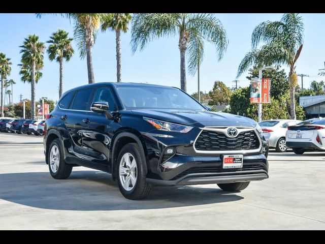 2023 Toyota Highlander LE