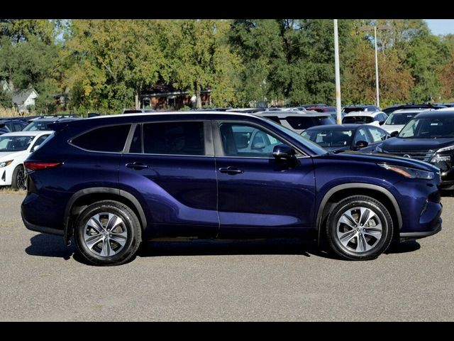 2023 Toyota Highlander Hybrid XLE