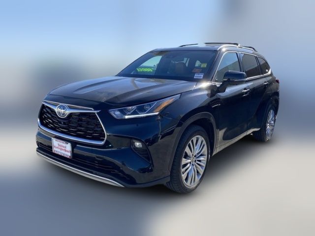 2023 Toyota Highlander Hybrid Platinum