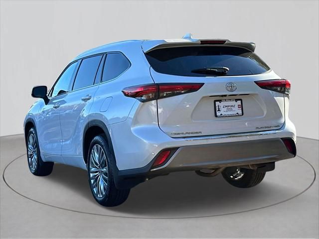 2023 Toyota Highlander Platinum