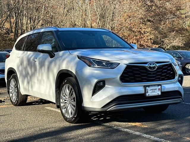 2023 Toyota Highlander Platinum