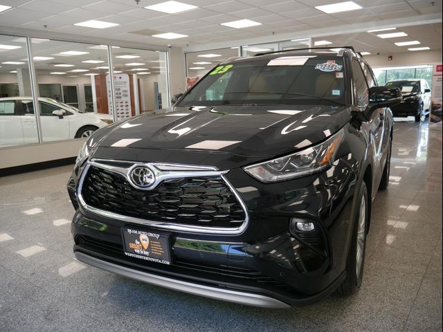 2023 Toyota Highlander Platinum