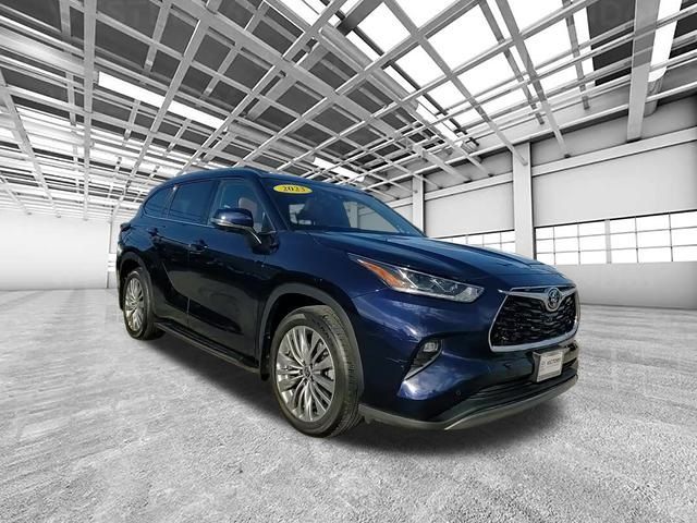 2023 Toyota Highlander Platinum