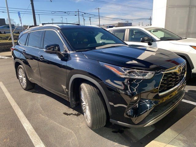 2023 Toyota Highlander Platinum