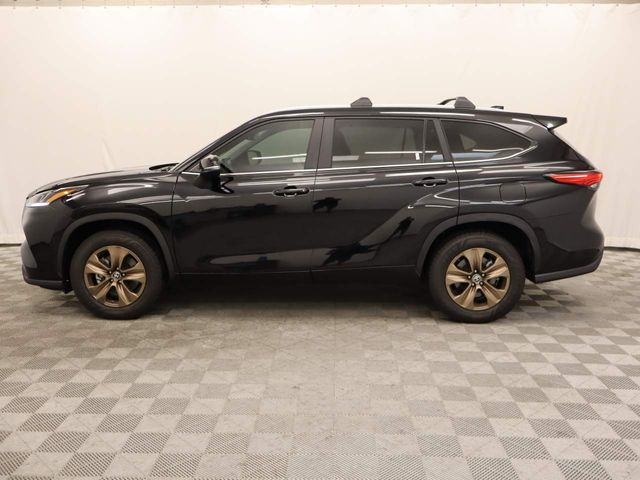 2023 Toyota Highlander Hybrid Bronze Edition