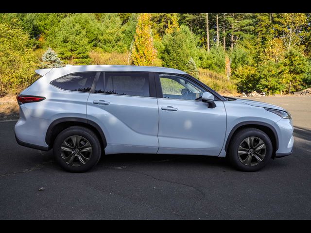 2023 Toyota Highlander Hybrid Bronze Edition