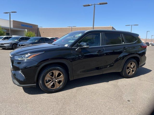 2023 Toyota Highlander Hybrid Bronze Edition