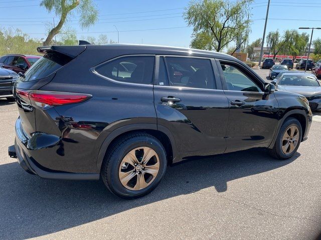 2023 Toyota Highlander Hybrid Bronze Edition