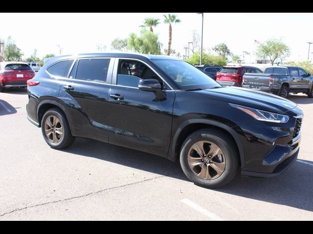 2023 Toyota Highlander Hybrid Bronze Edition