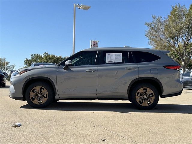 2023 Toyota Highlander Hybrid Bronze Edition