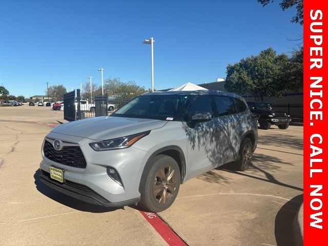 2023 Toyota Highlander Hybrid Bronze Edition