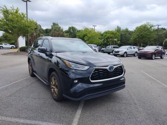 2023 Toyota Highlander Hybrid Bronze Edition