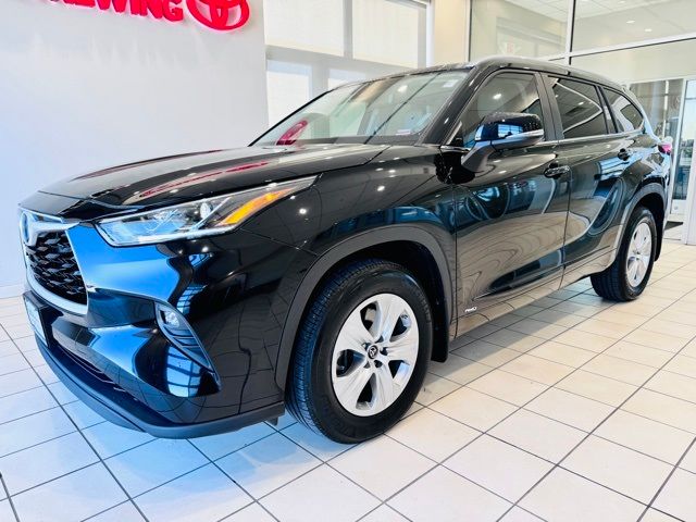 2023 Toyota Highlander Hybrid Bronze Edition