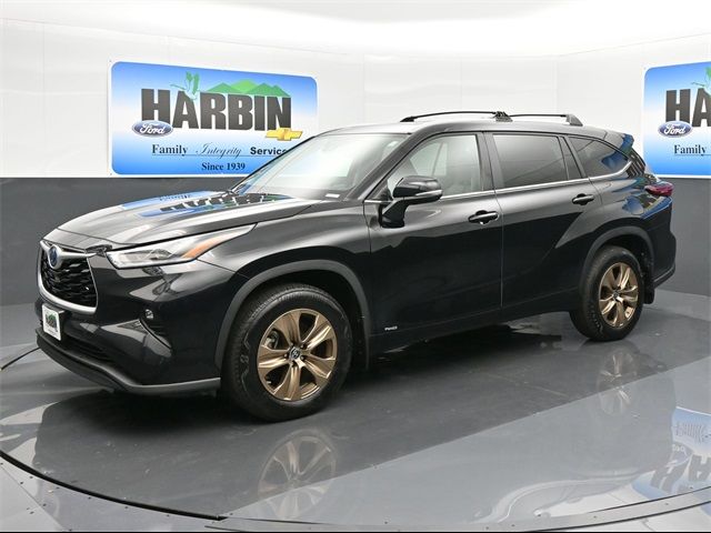 2023 Toyota Highlander Hybrid Bronze Edition