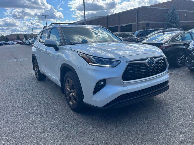 2023 Toyota Highlander Hybrid Bronze Edition