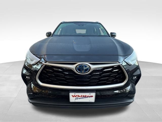 2023 Toyota Highlander Hybrid Bronze Edition
