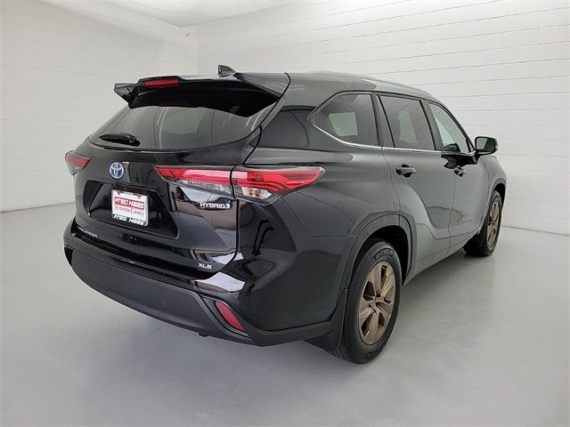 2023 Toyota Highlander Hybrid Bronze Edition