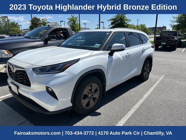 2023 Toyota Highlander Hybrid Bronze Edition