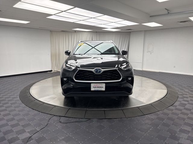 2023 Toyota Highlander Hybrid Bronze Edition