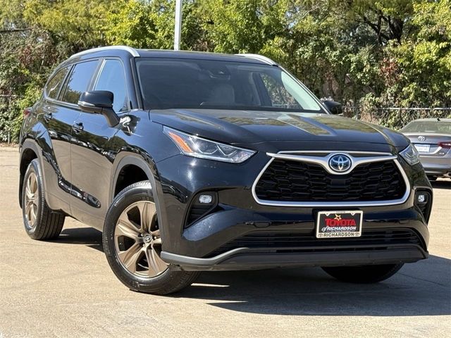 2023 Toyota Highlander Hybrid Bronze Edition