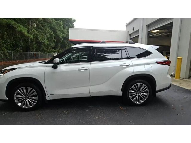 2023 Toyota Highlander Hybrid Platinum