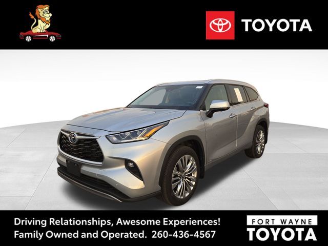 2023 Toyota Highlander Hybrid Platinum