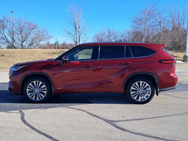 2023 Toyota Highlander Hybrid Platinum