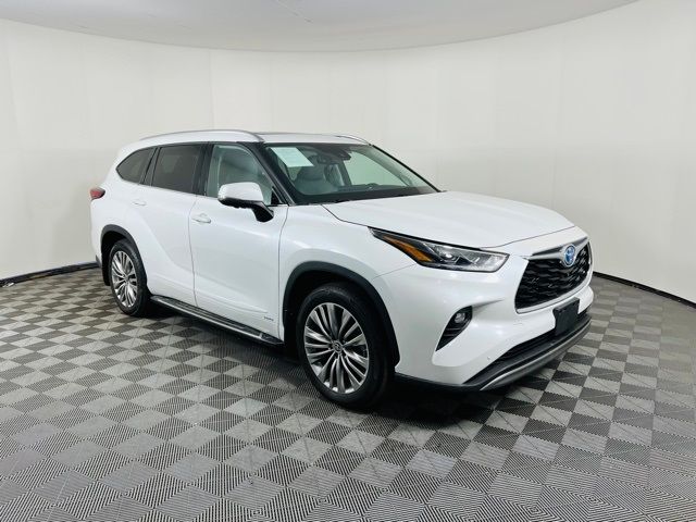 2023 Toyota Highlander Hybrid Platinum