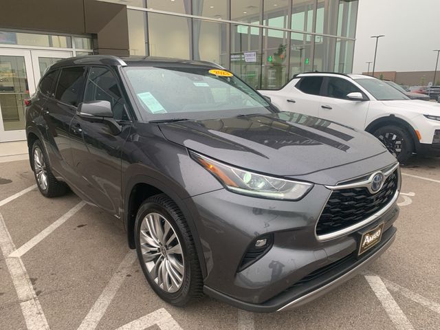 2023 Toyota Highlander Hybrid Platinum