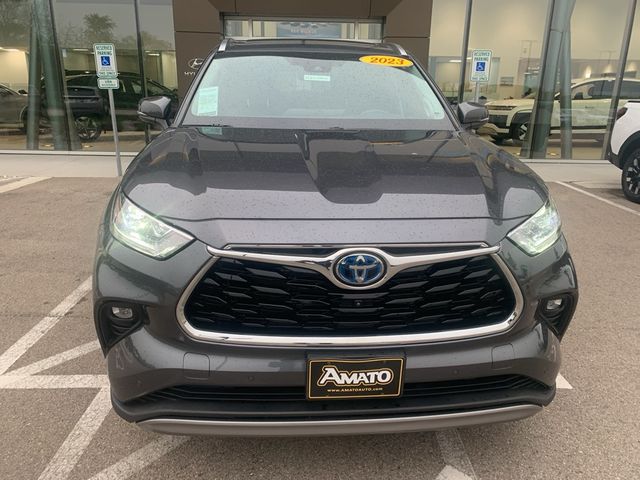 2023 Toyota Highlander Hybrid Platinum