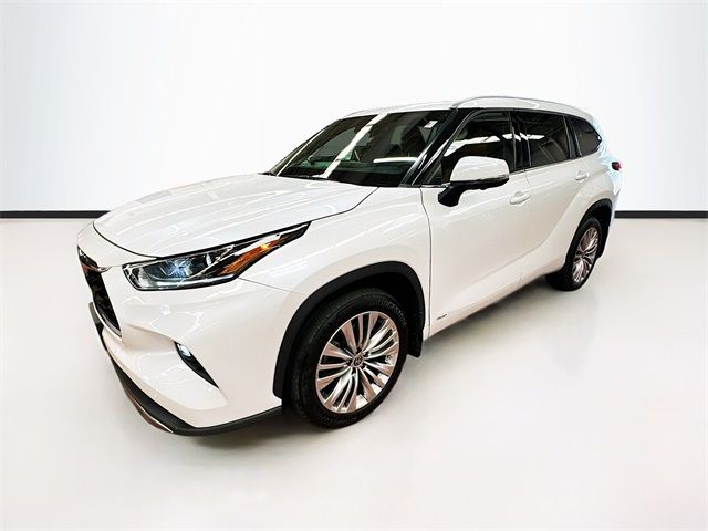 2023 Toyota Highlander Hybrid Platinum