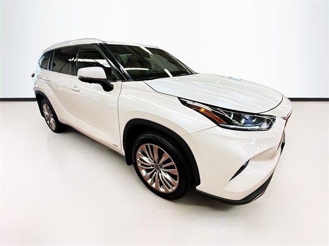 2023 Toyota Highlander Hybrid Platinum