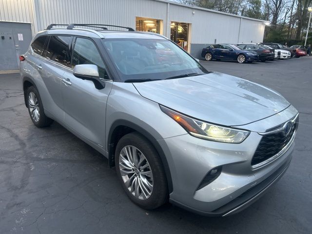 2023 Toyota Highlander Hybrid Platinum