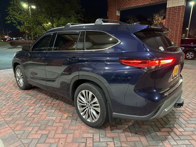 2023 Toyota Highlander Hybrid Platinum