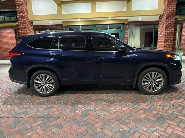 2023 Toyota Highlander Hybrid Platinum