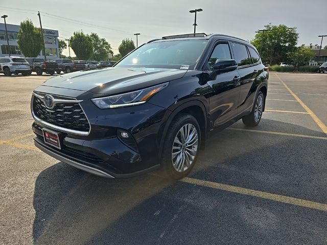 2023 Toyota Highlander Hybrid Platinum