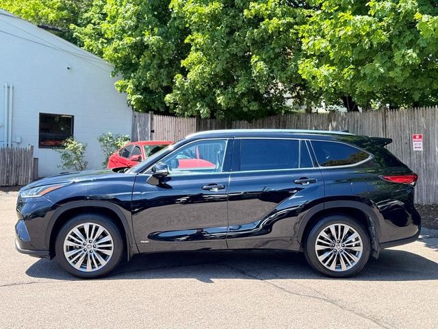 2023 Toyota Highlander Hybrid Platinum