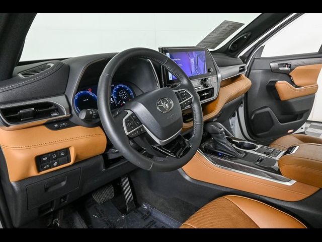 2023 Toyota Highlander Hybrid Platinum