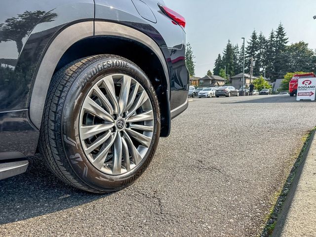 2023 Toyota Highlander Hybrid Platinum