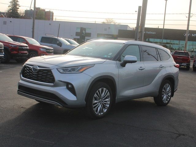 2023 Toyota Highlander Hybrid Platinum