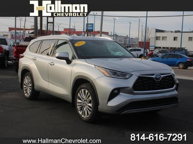 2023 Toyota Highlander Hybrid Platinum