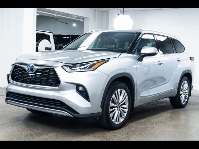 2023 Toyota Highlander Hybrid Platinum