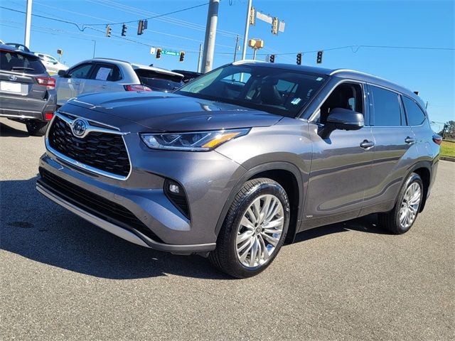 2023 Toyota Highlander Hybrid Platinum