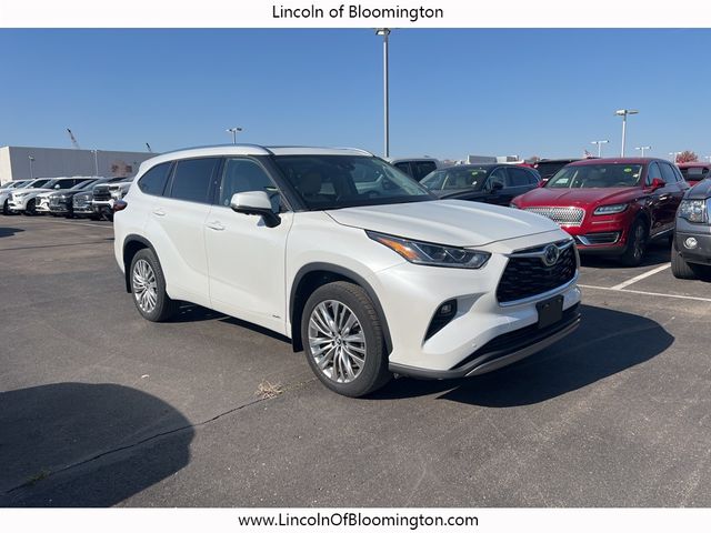 2023 Toyota Highlander Hybrid Platinum