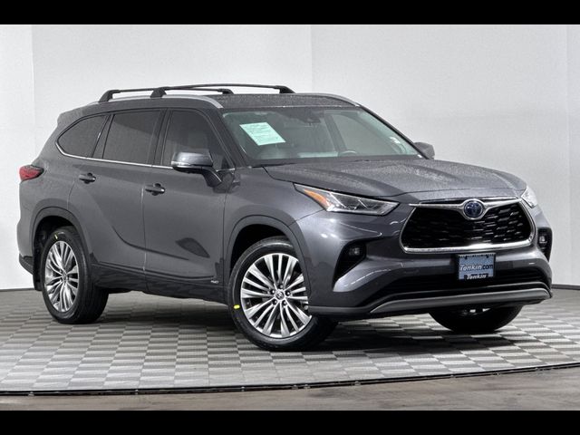 2023 Toyota Highlander Hybrid Platinum